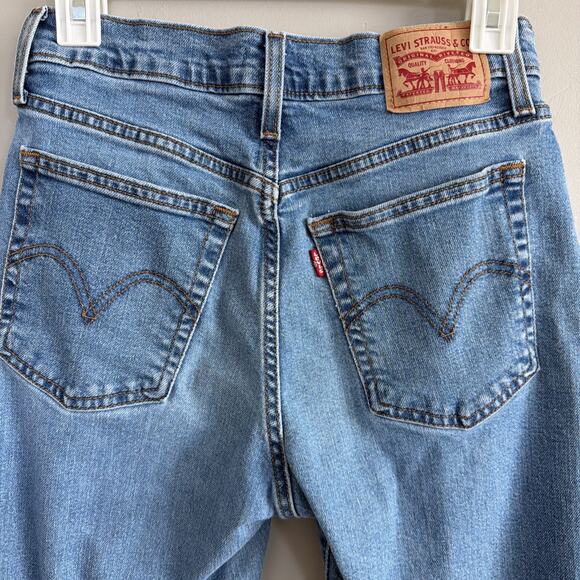 Levis Wedgie Straight Jeans Womens 28 High Rise Medium Wash Stretch Button Fly - Picture 3 of 7
